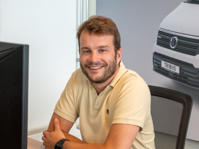photo of Niels van Knegsel – Beschaffung